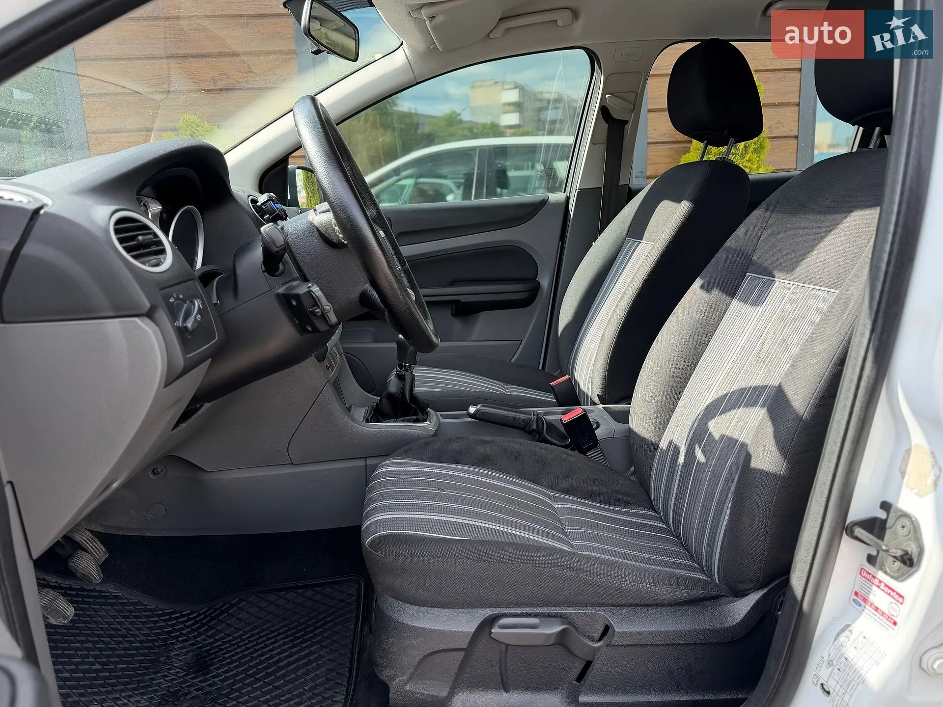 2010 Ford Focus - мініатюра 16