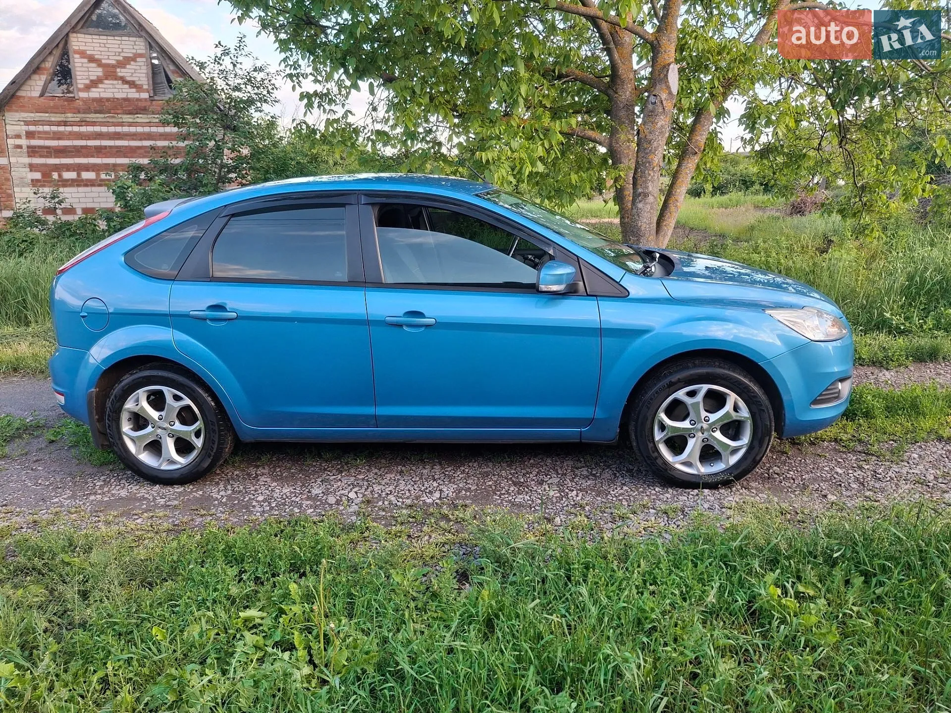 2010 Ford Focus - мініатюра 2