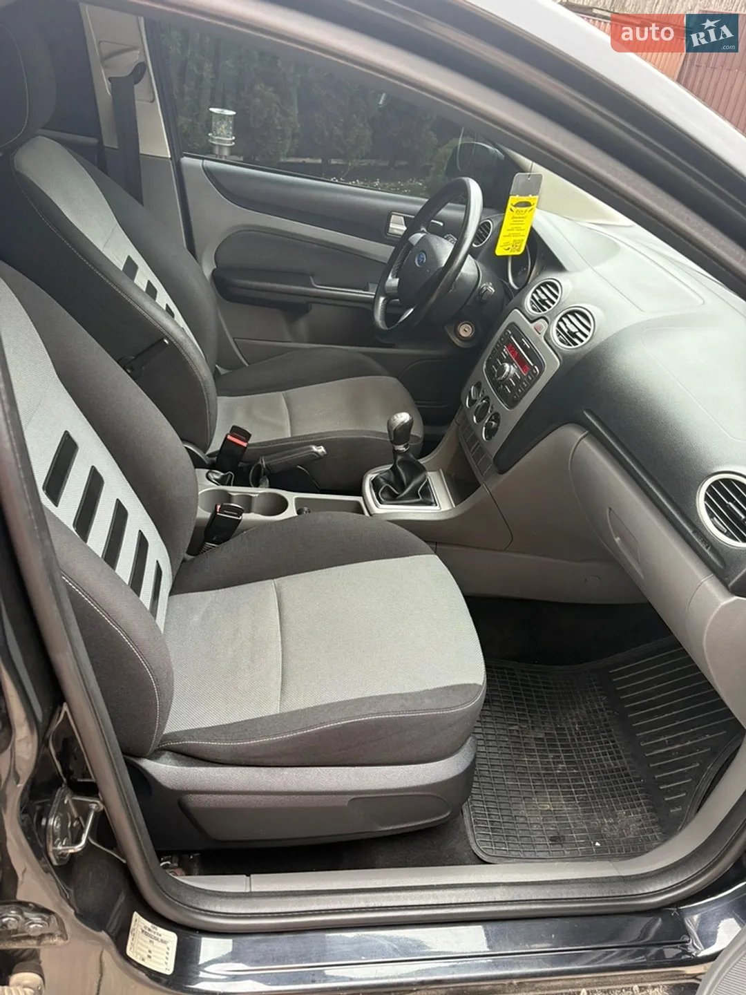 2010 Ford Focus - мініатюра 2