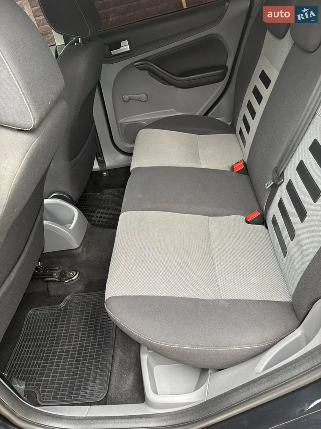 2010 Ford Focus - мініатюра 9