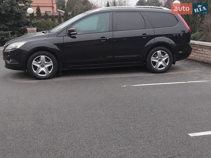 Універсал Ford Focus 2010 в Глухові
