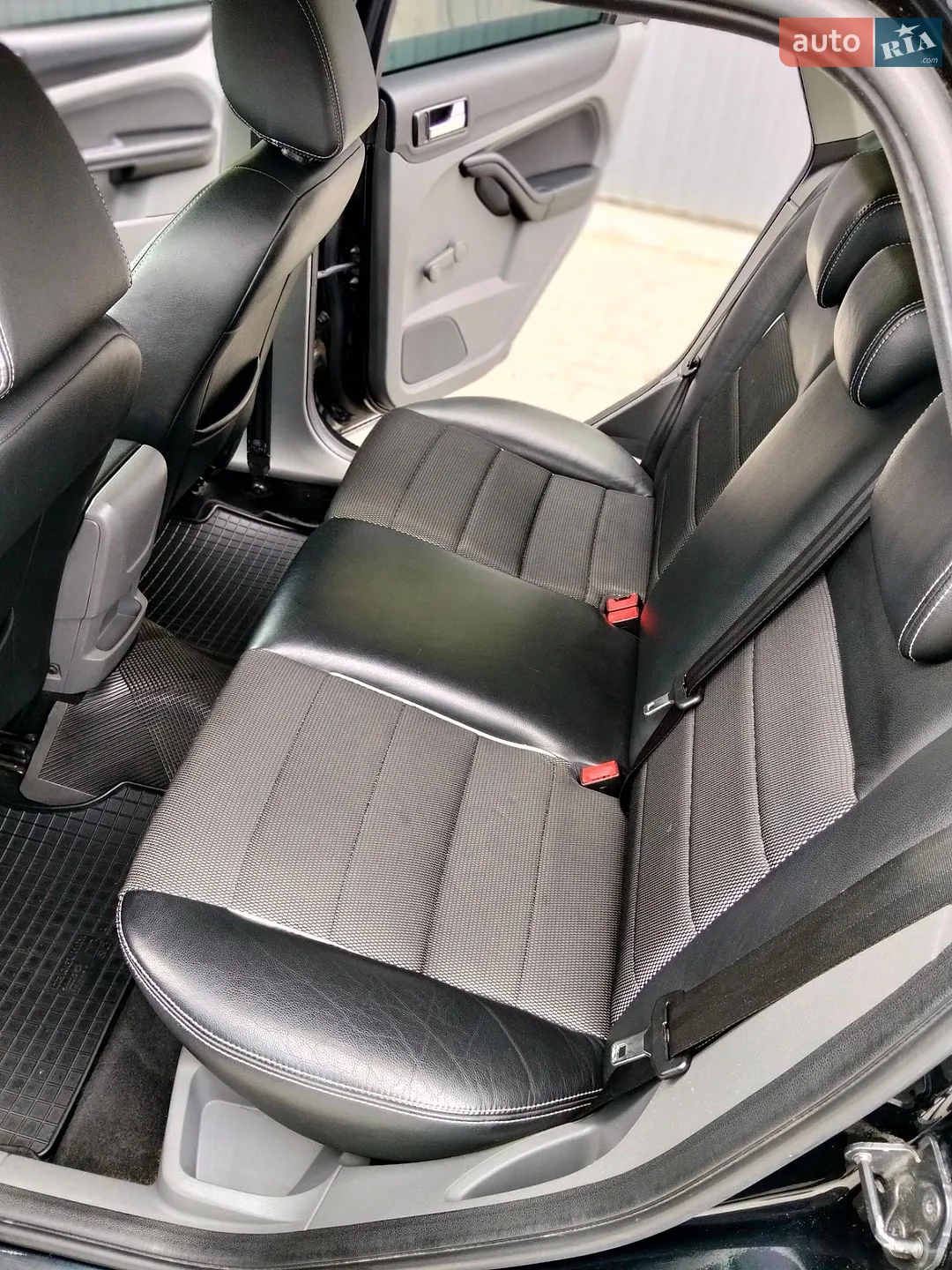 2010 Ford Focus - мініатюра 7
