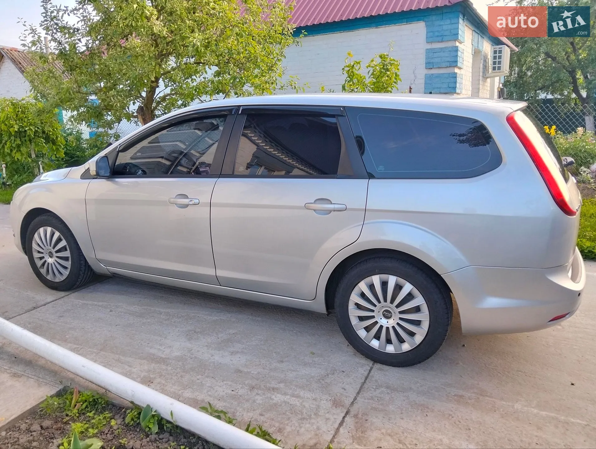 2010 Ford Focus - мініатюра 2