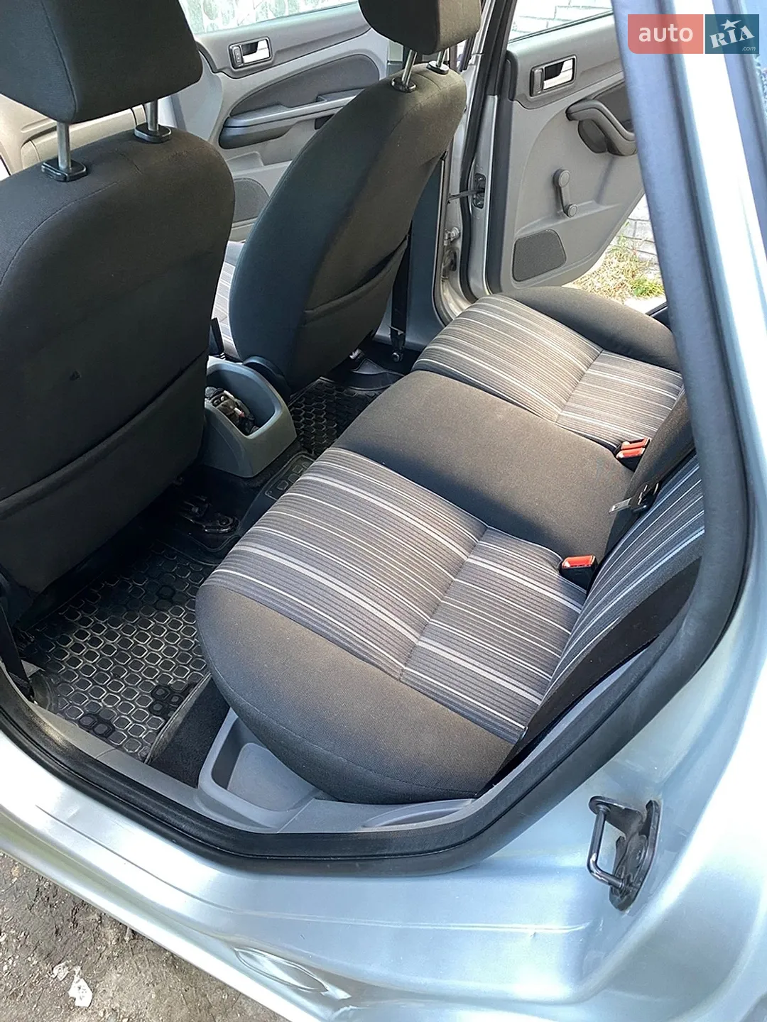 2010 Ford Focus - мініатюра 13