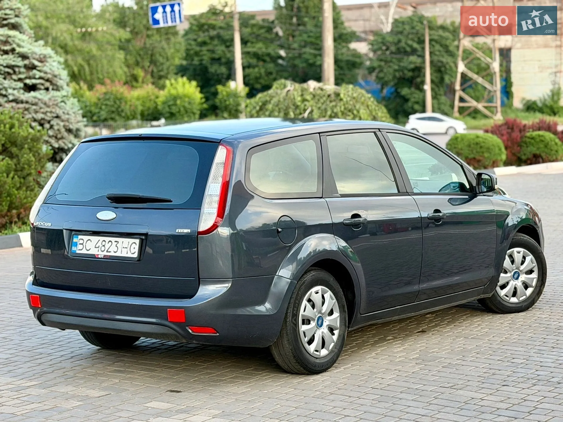 2010 Ford Focus - мініатюра 9
