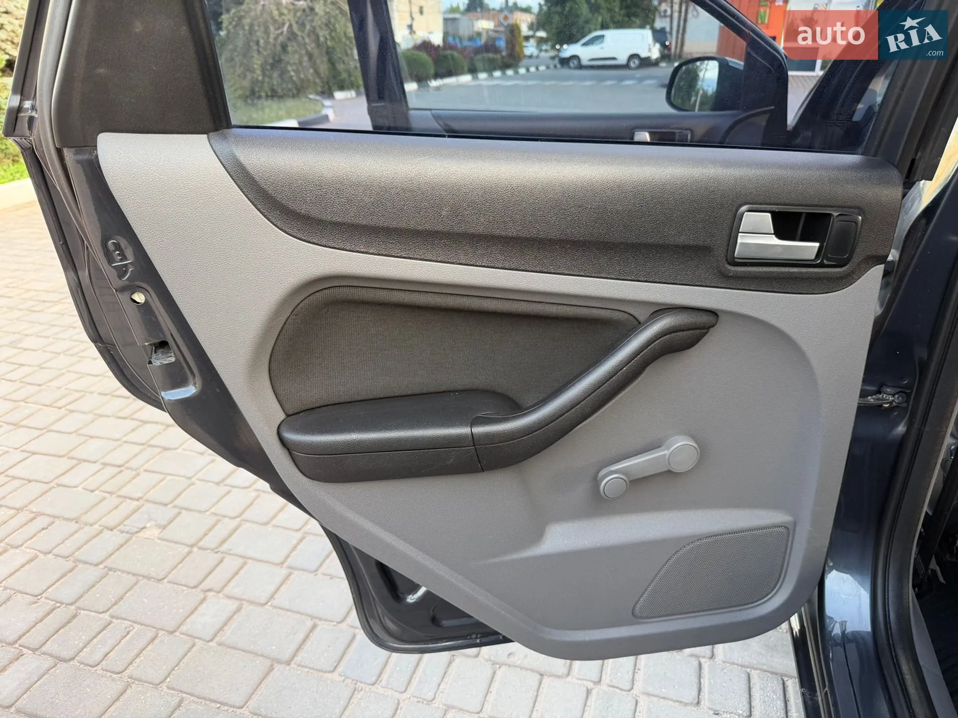2010 Ford Focus - мініатюра 27