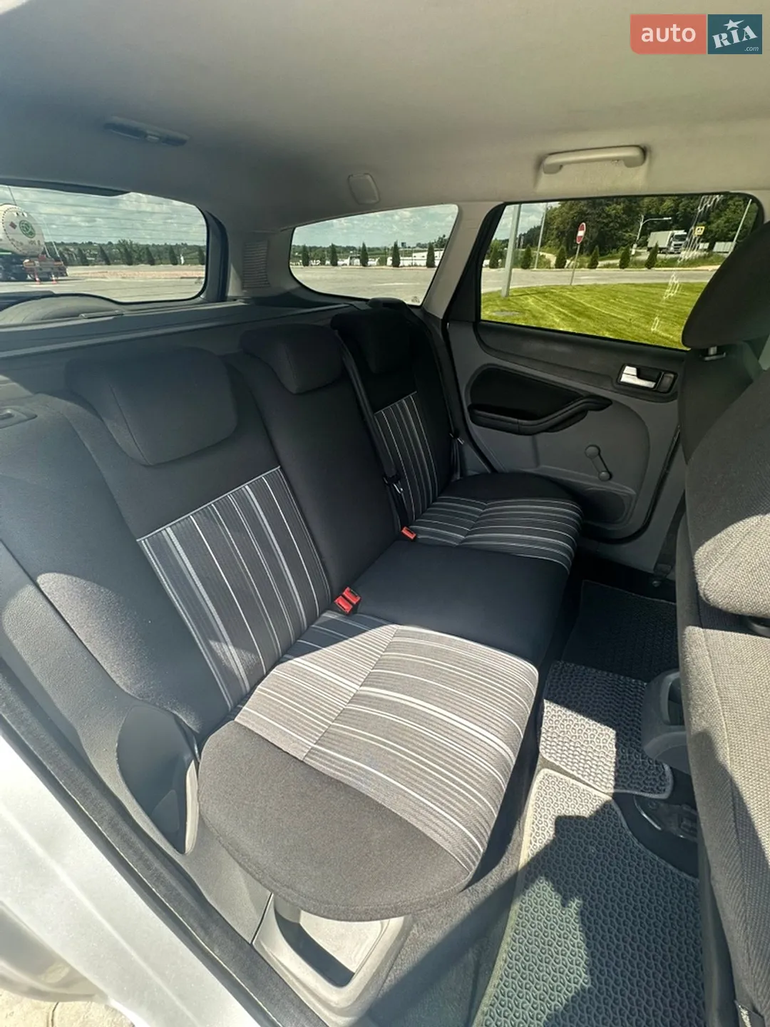2010 Ford Focus - мініатюра 6