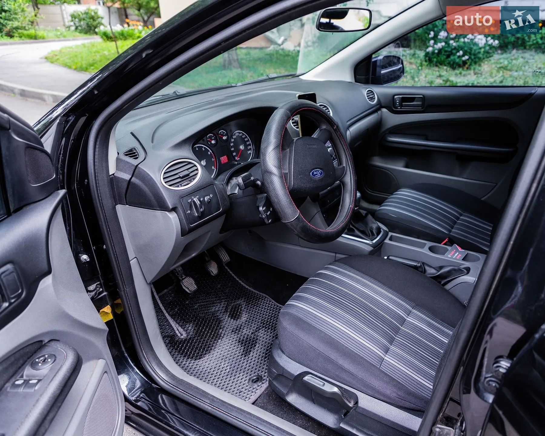 2011 Ford Focus - мініатюра 11