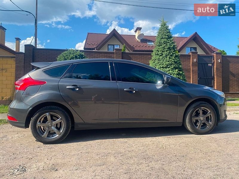 Хэтчбек Ford Focus 2016 в Днепре
