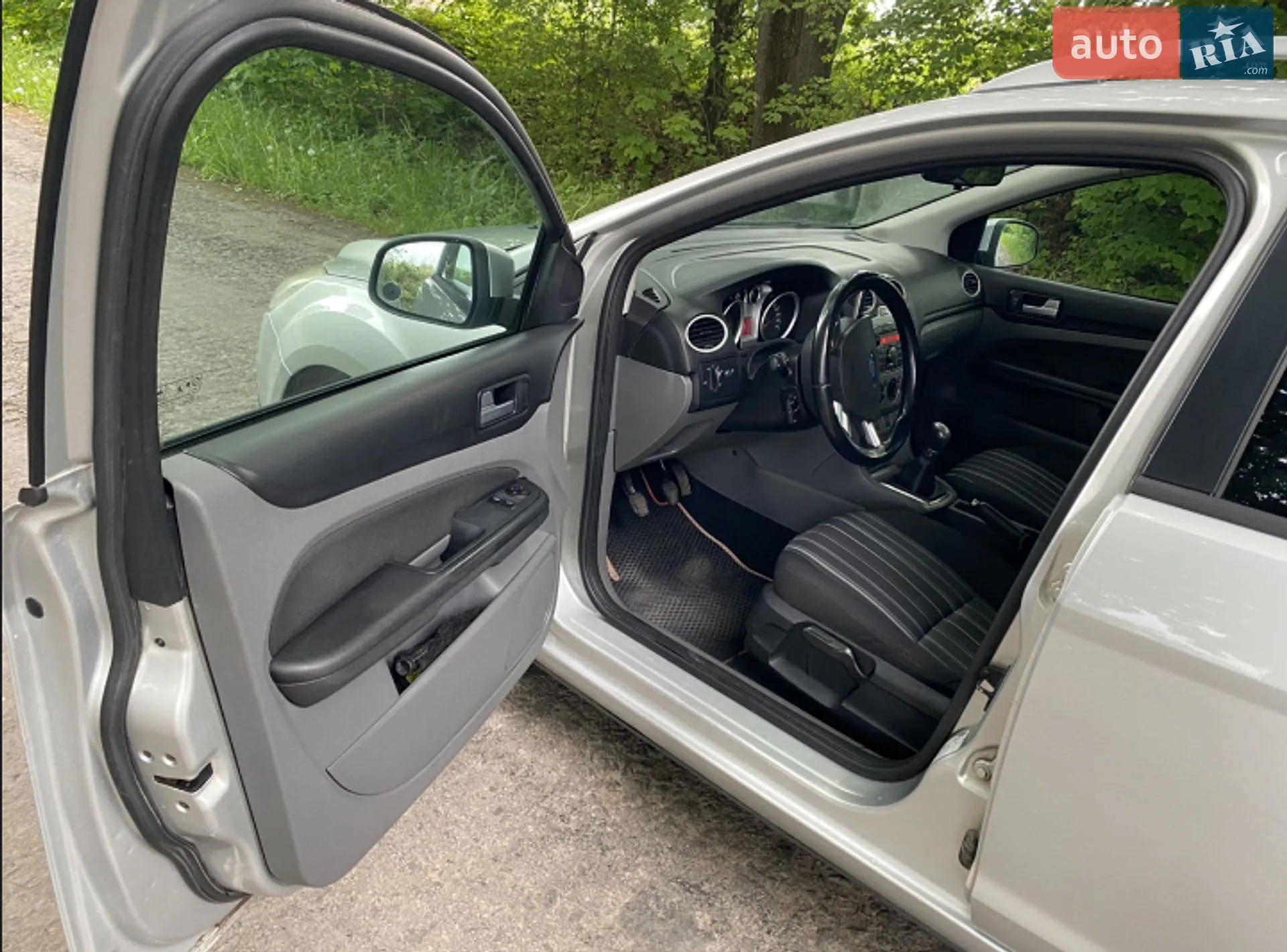 2010 Ford Focus - мініатюра 9