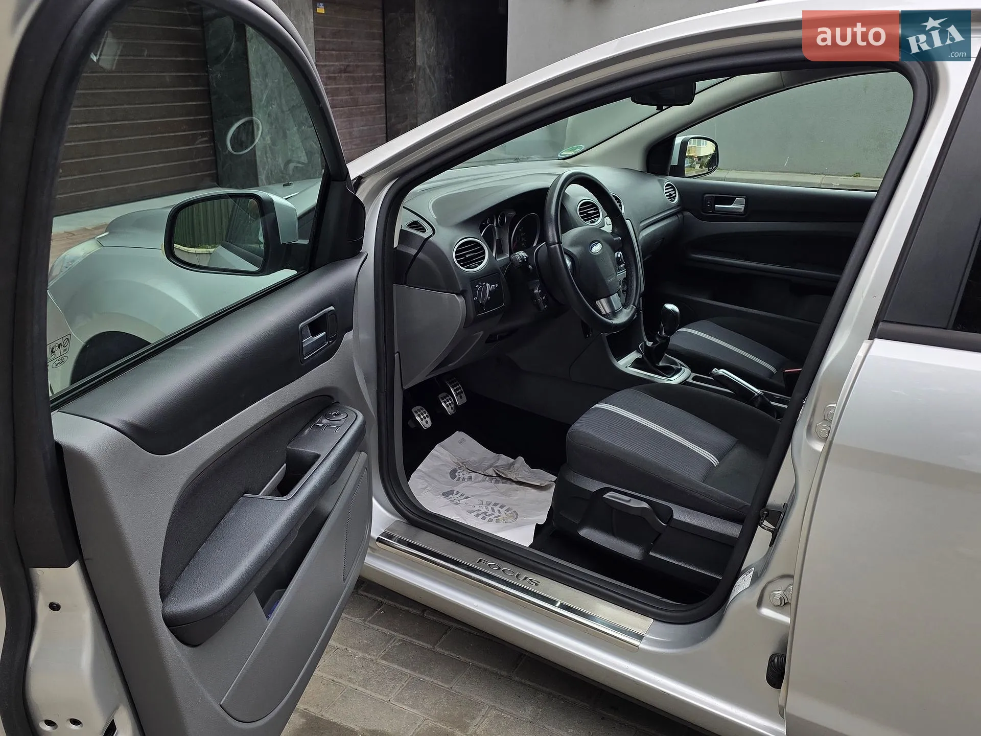2010 Ford Focus - мініатюра 21