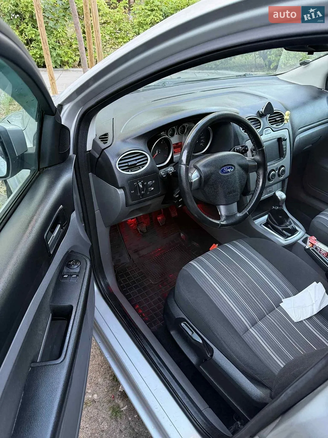 2010 Ford Focus - мініатюра 16