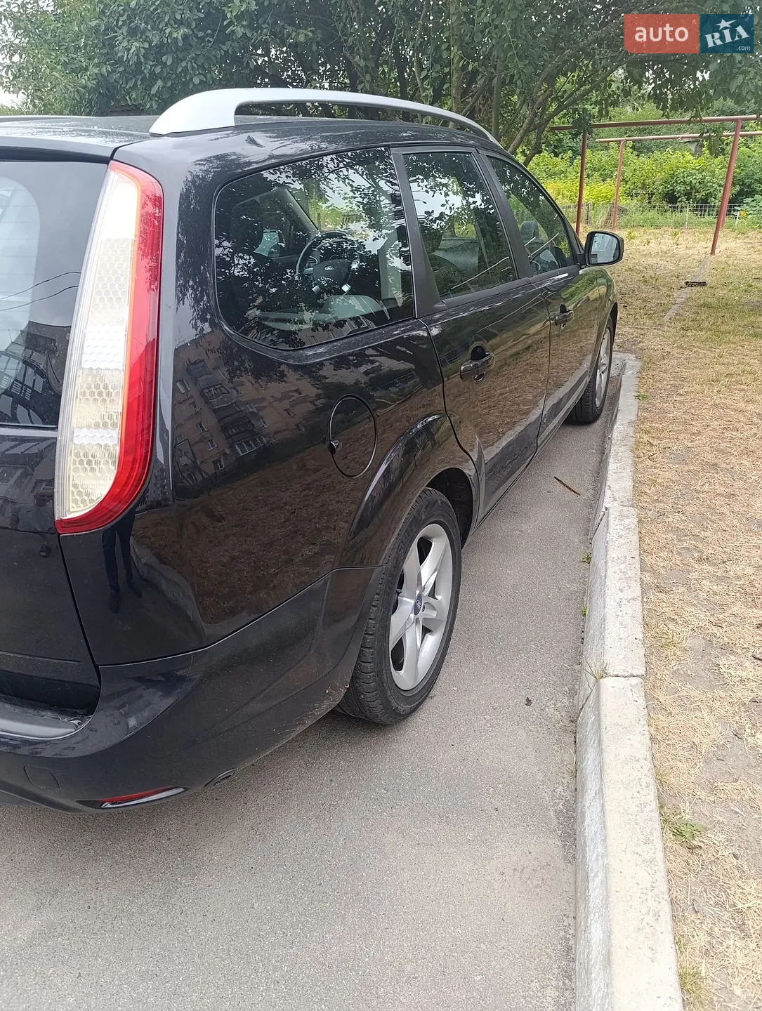 2010 Ford Focus - мініатюра 2