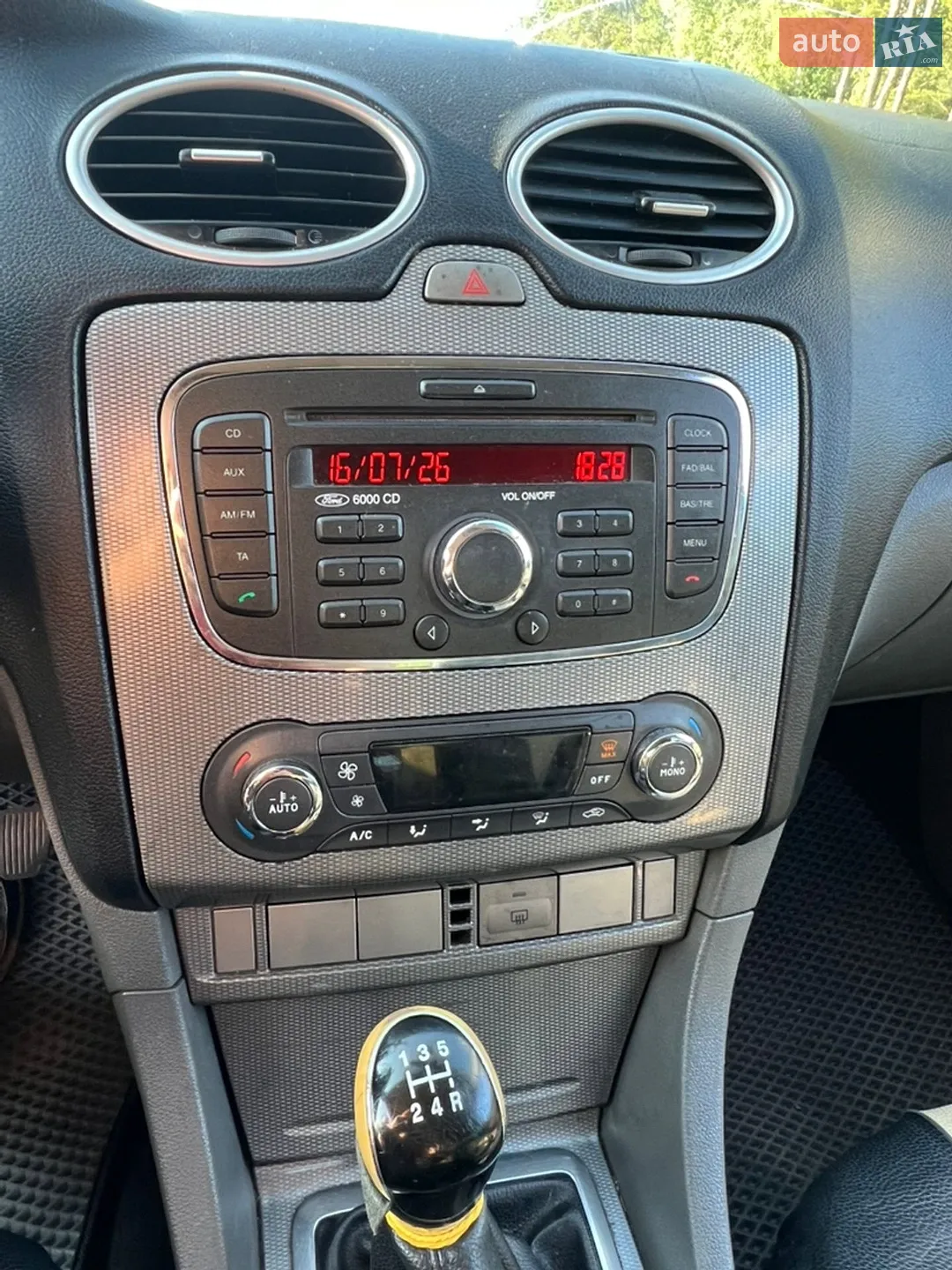 2010 Ford Focus - мініатюра 12