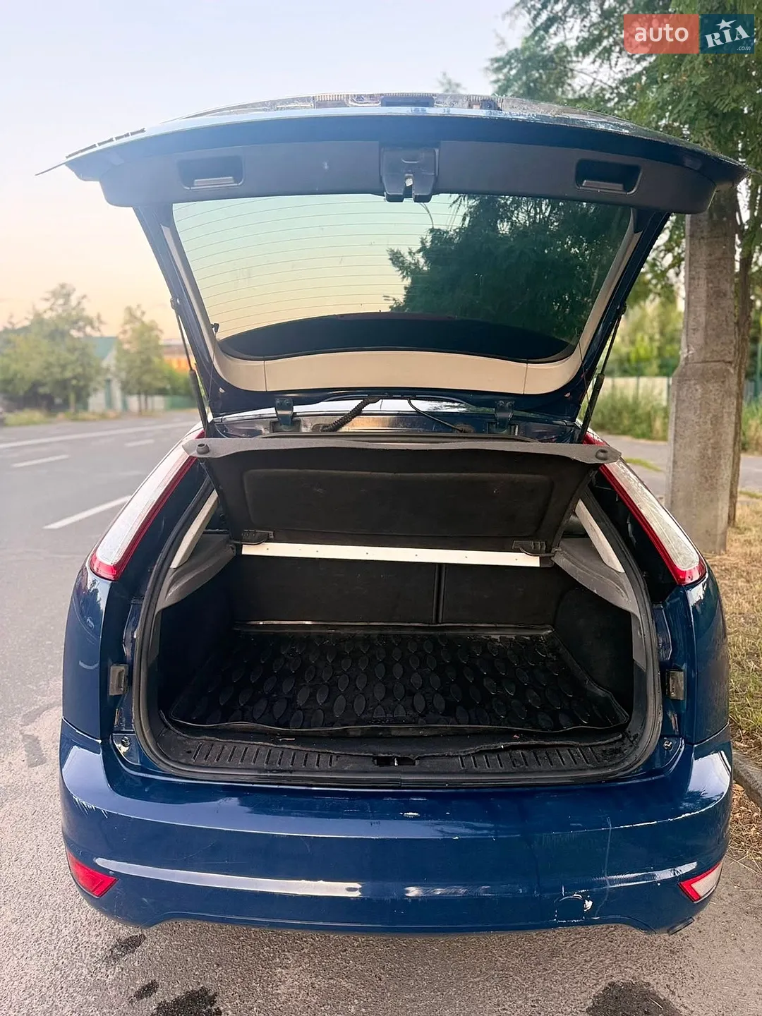 2010 Ford Focus - мініатюра 4