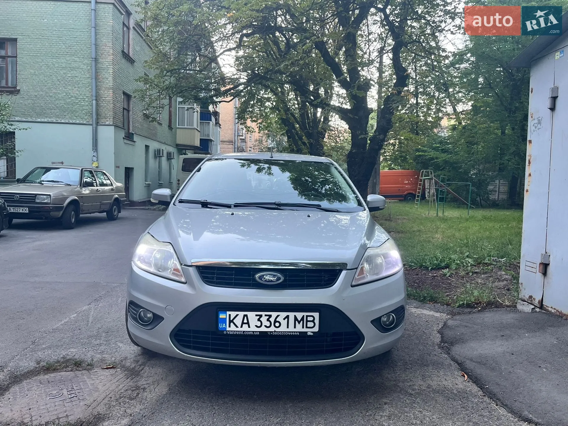 2010 Ford Focus - мініатюра 2