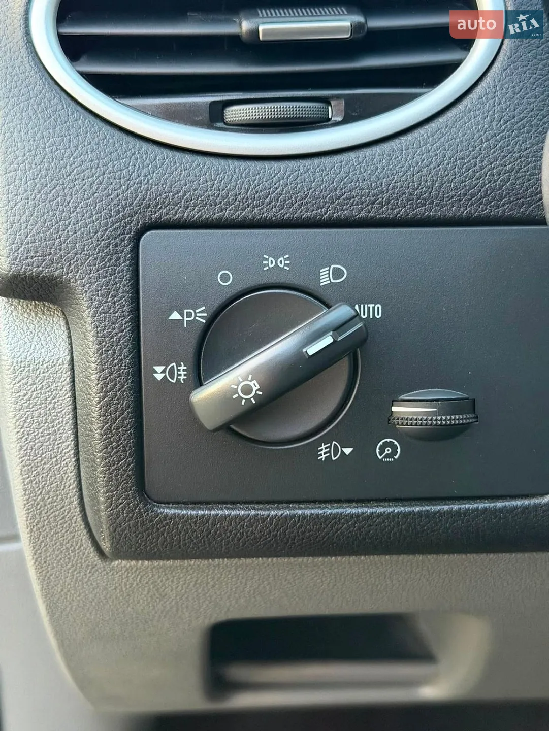 2010 Ford Focus - мініатюра 28