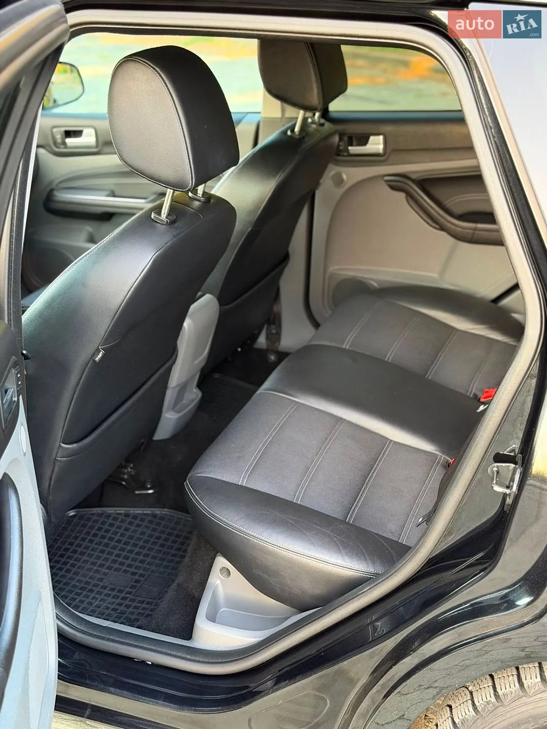 2010 Ford Focus - мініатюра 31