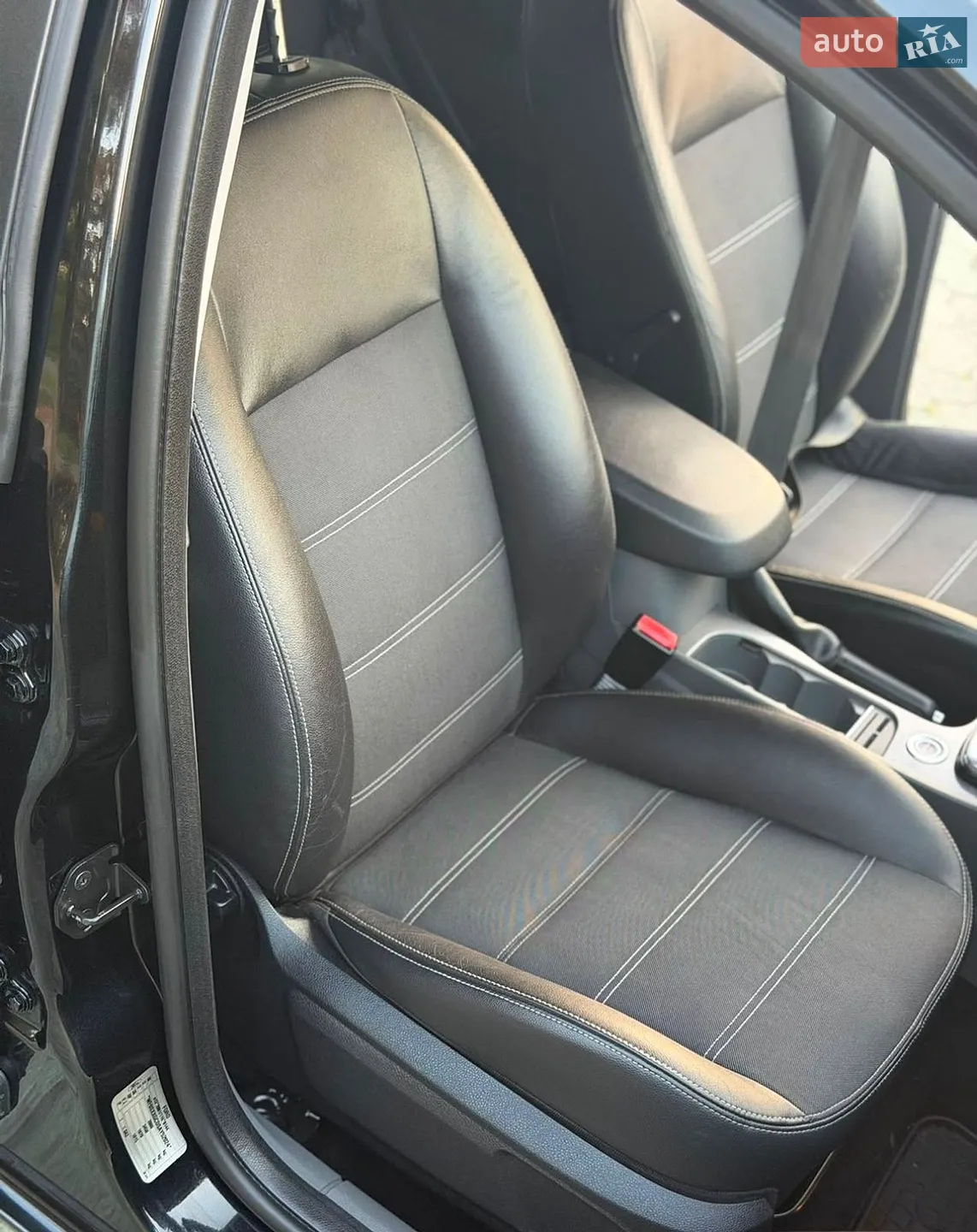 2010 Ford Focus - мініатюра 30