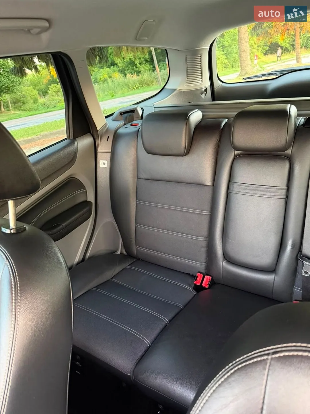 2010 Ford Focus - мініатюра 37