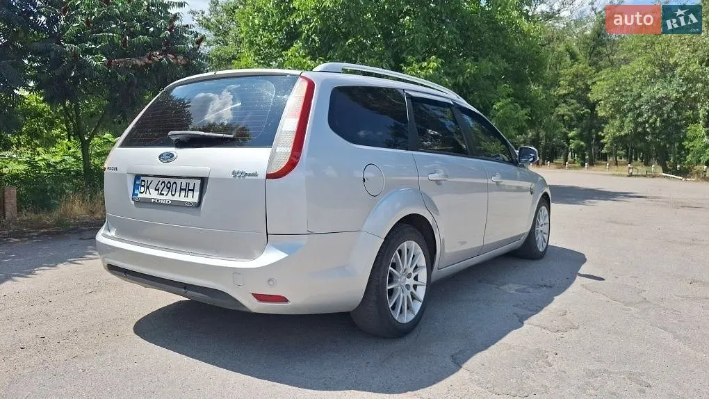 2010 Ford Focus - мініатюра 2