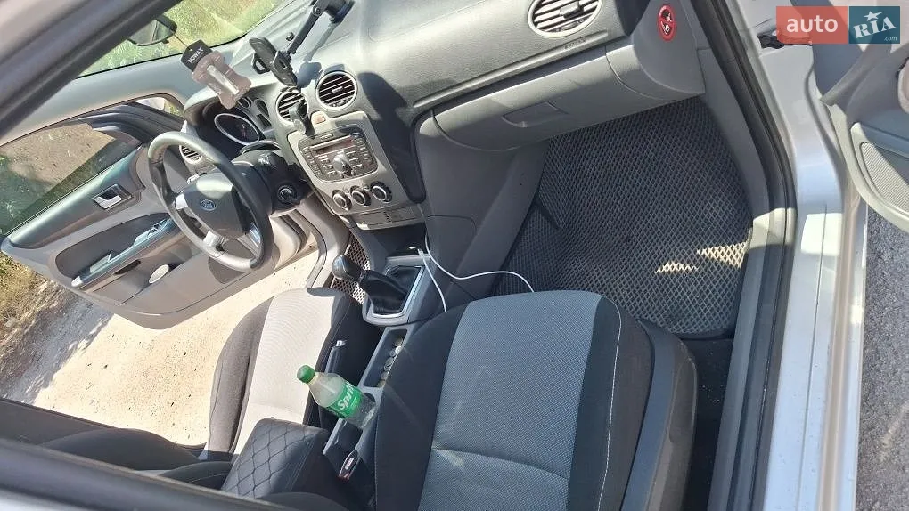 2010 Ford Focus - мініатюра 9