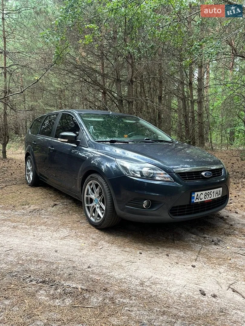2010 Ford Focus - мініатюра 2