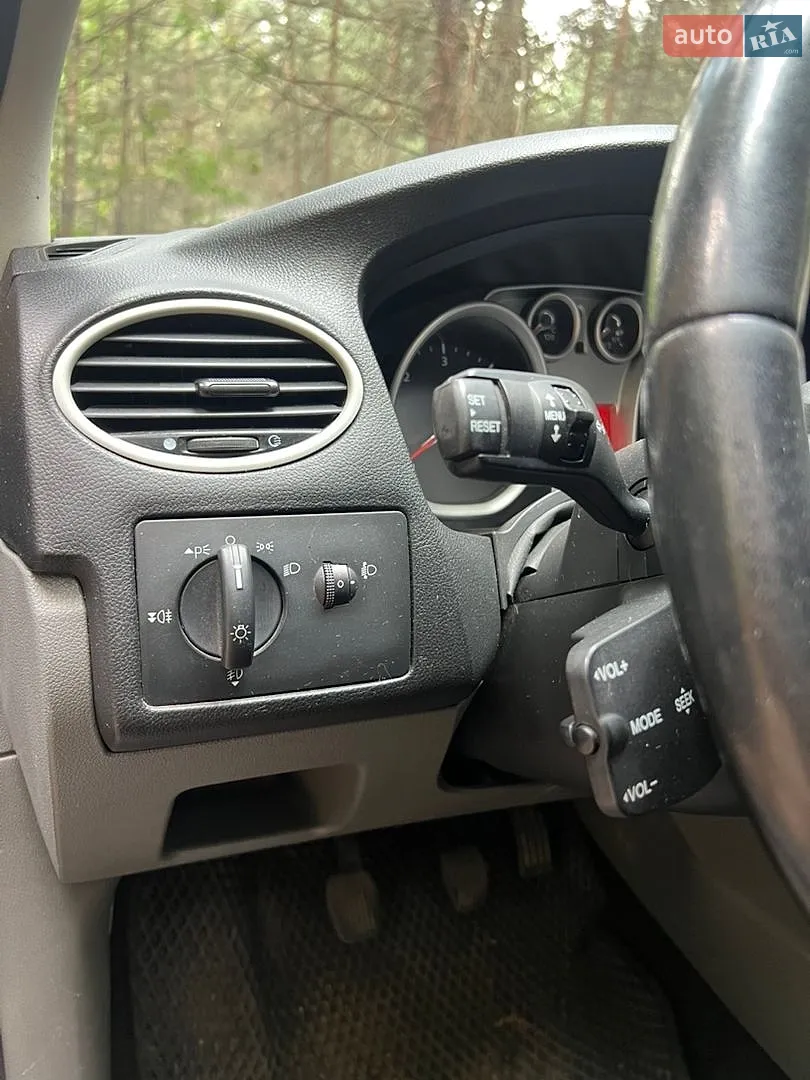 2010 Ford Focus - мініатюра 13