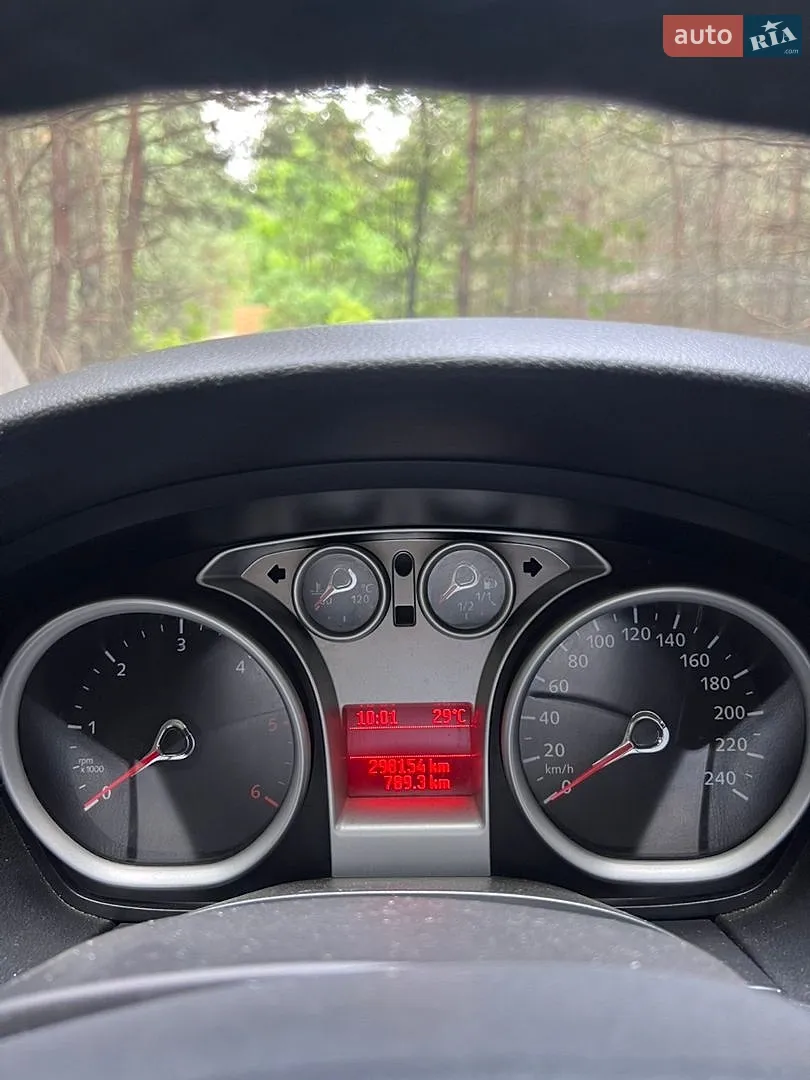 2010 Ford Focus - мініатюра 14