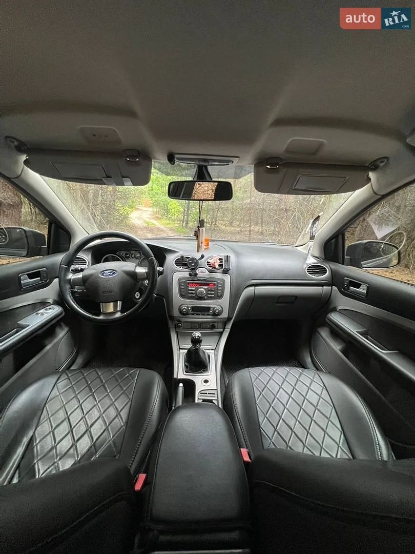 2010 Ford Focus - мініатюра 16