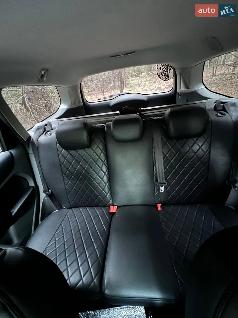 2010 Ford Focus - мініатюра 17