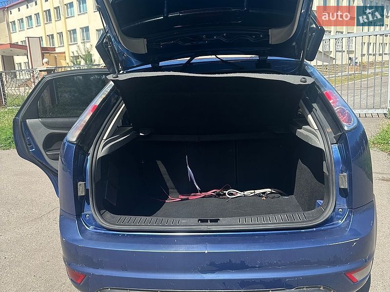 Хетчбек Ford Focus 2007 в Краснограді