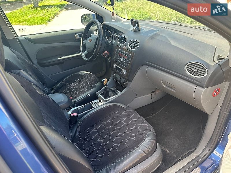 Хетчбек Ford Focus 2007 в Краснограді