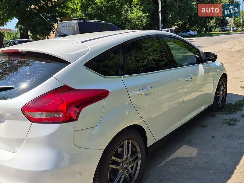 Седан Ford Focus 2015 в Сребном