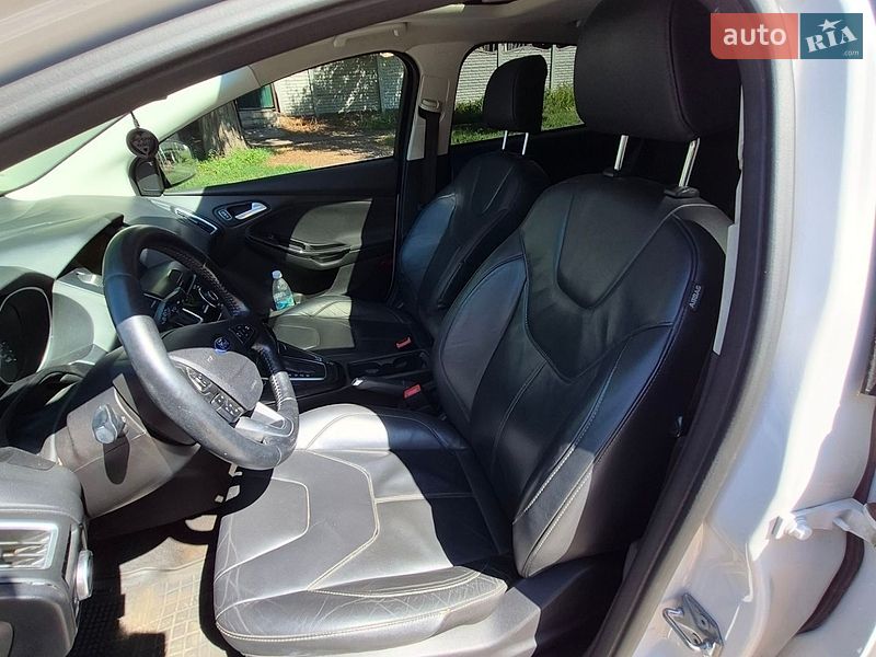 Седан Ford Focus 2015 в Сребном