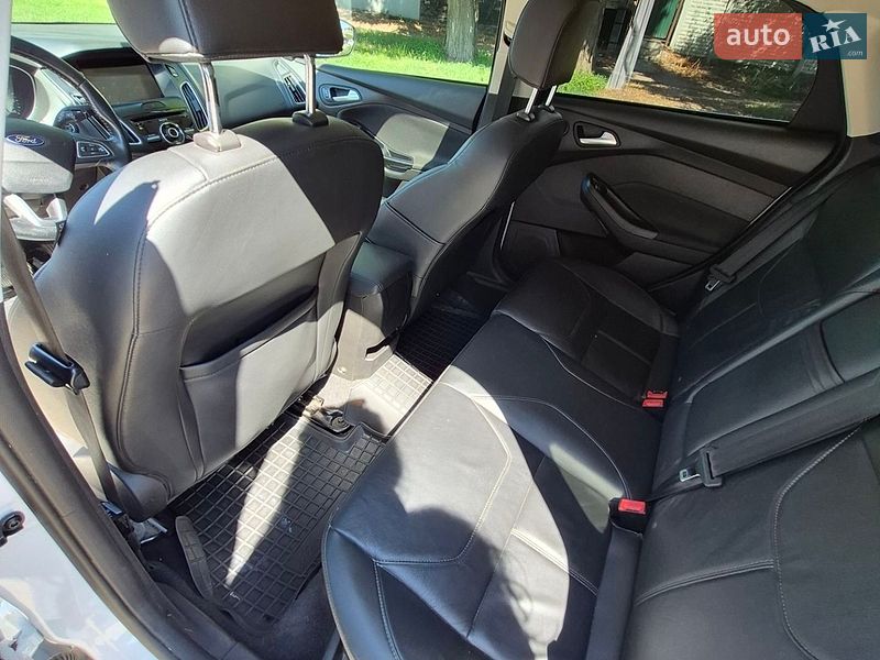 Седан Ford Focus 2015 в Сребном
