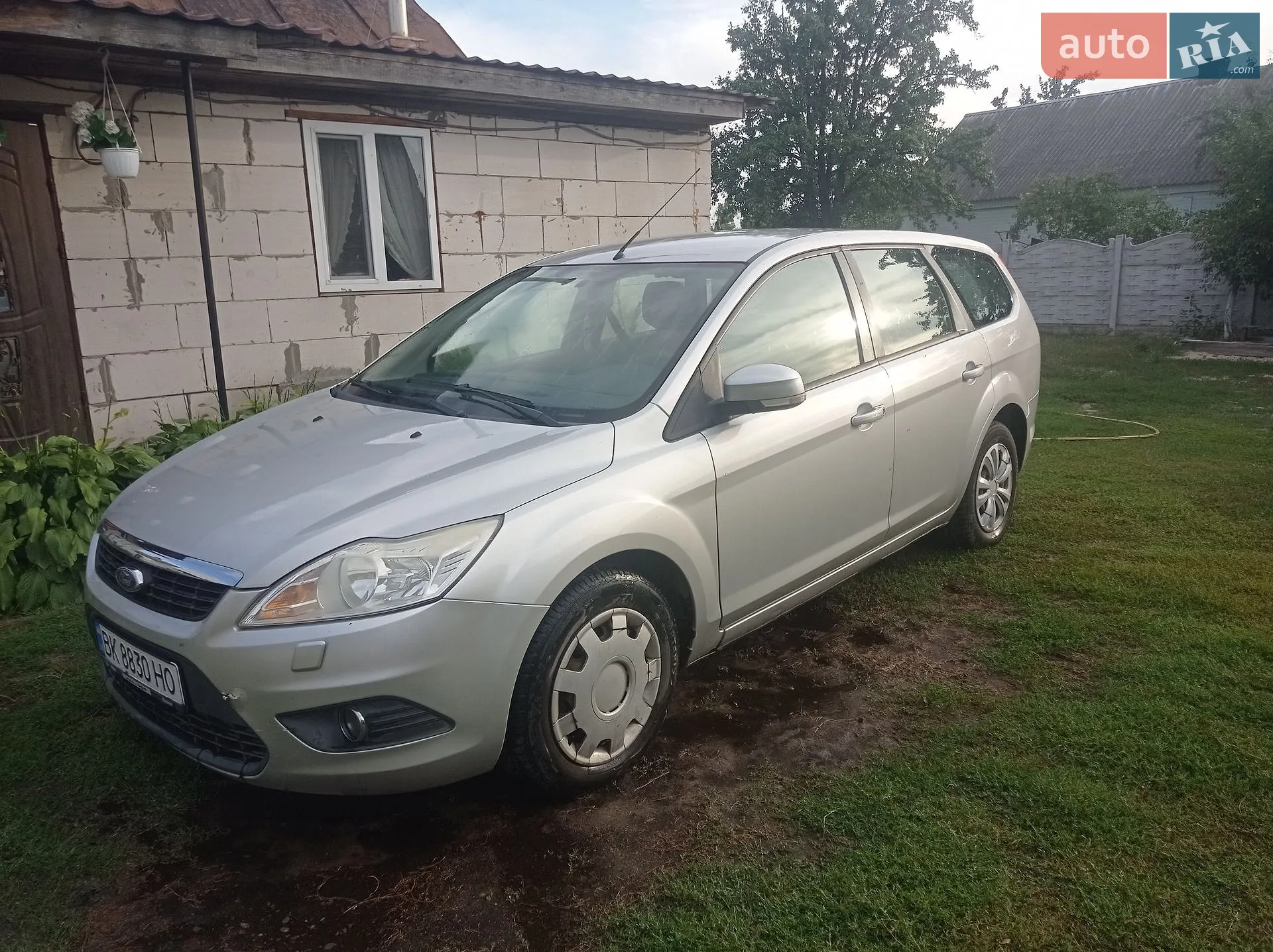 2010 Ford Focus - мініатюра 2