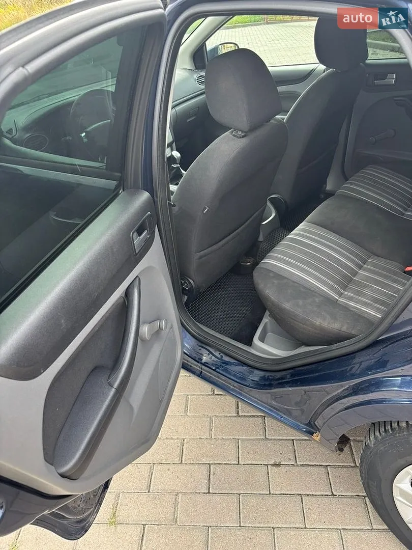 2010 Ford Focus - мініатюра 16