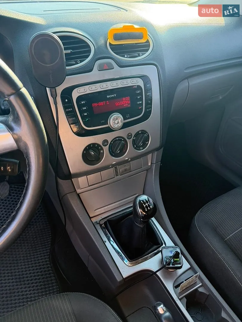 2010 Ford Focus - мініатюра 9