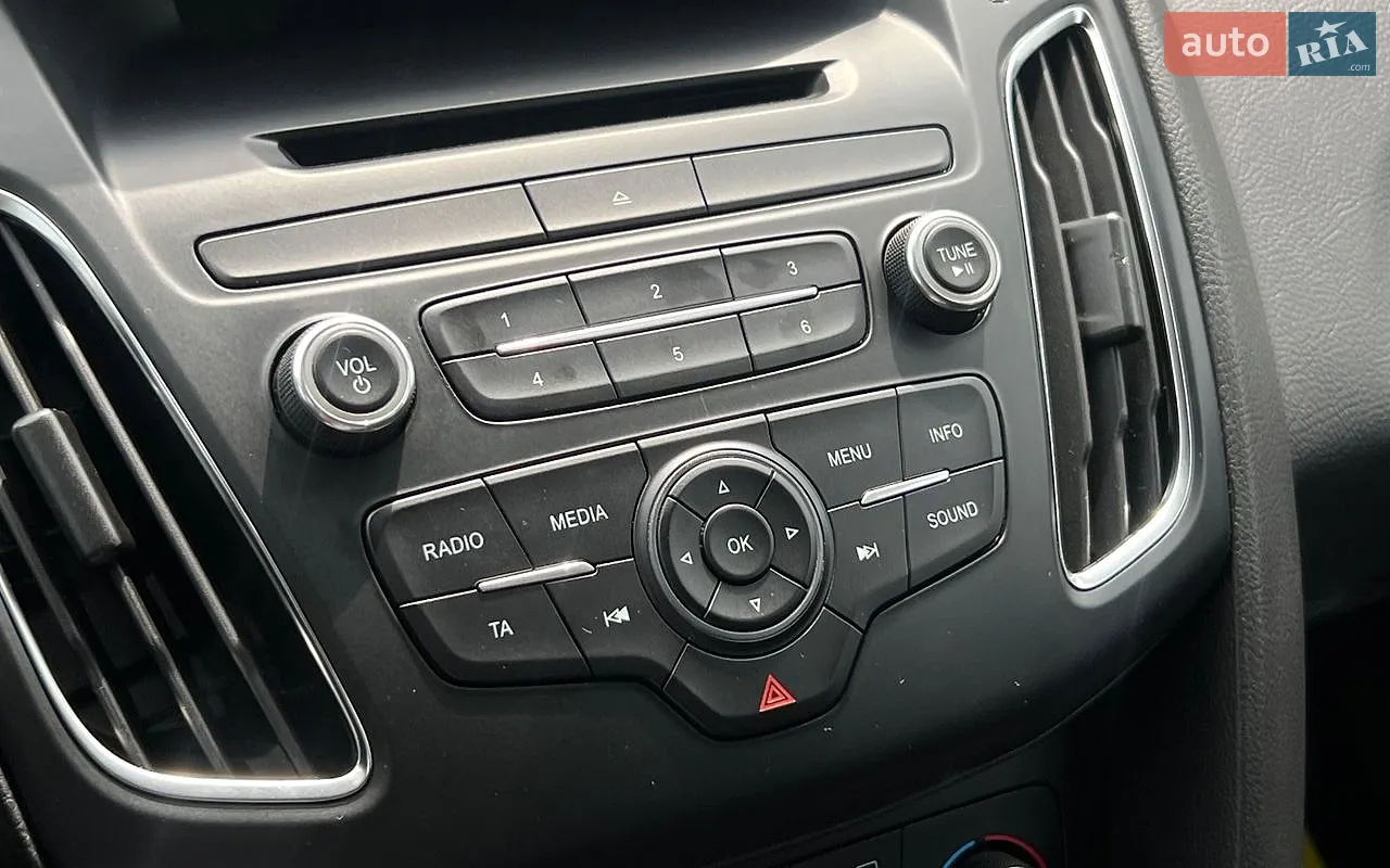 2018 Ford Focus - мініатюра 17