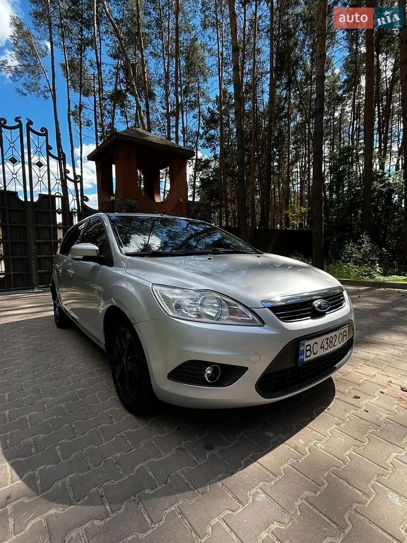2010 Ford Focus - мініатюра 2