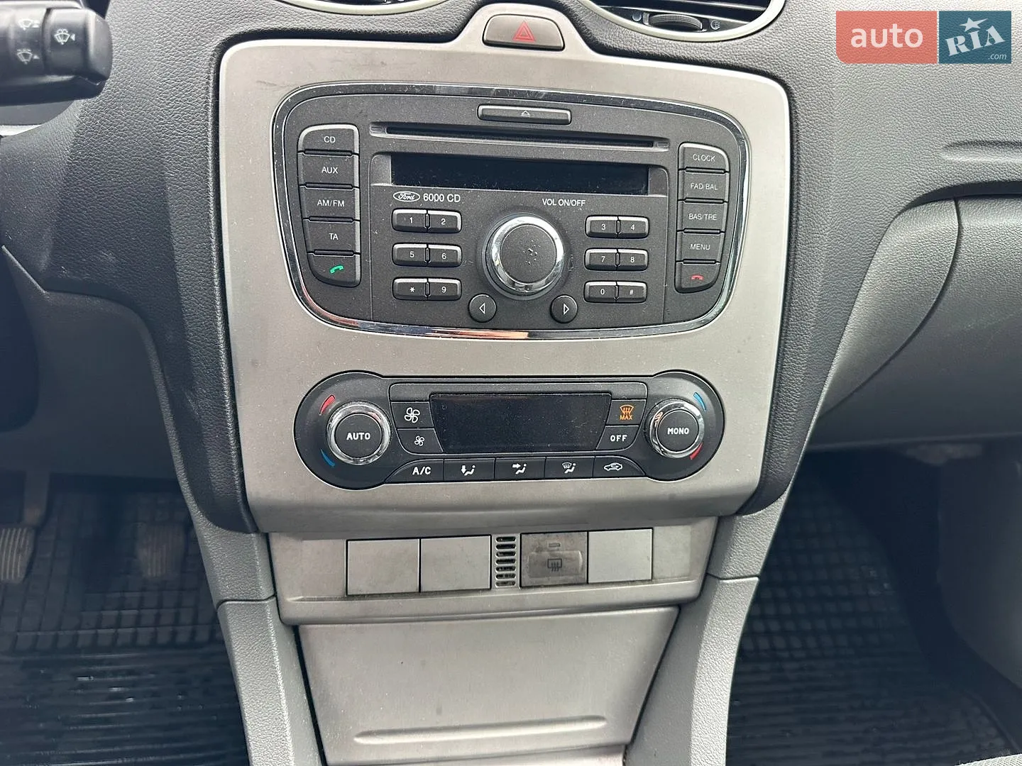 2010 Ford Focus - мініатюра 20