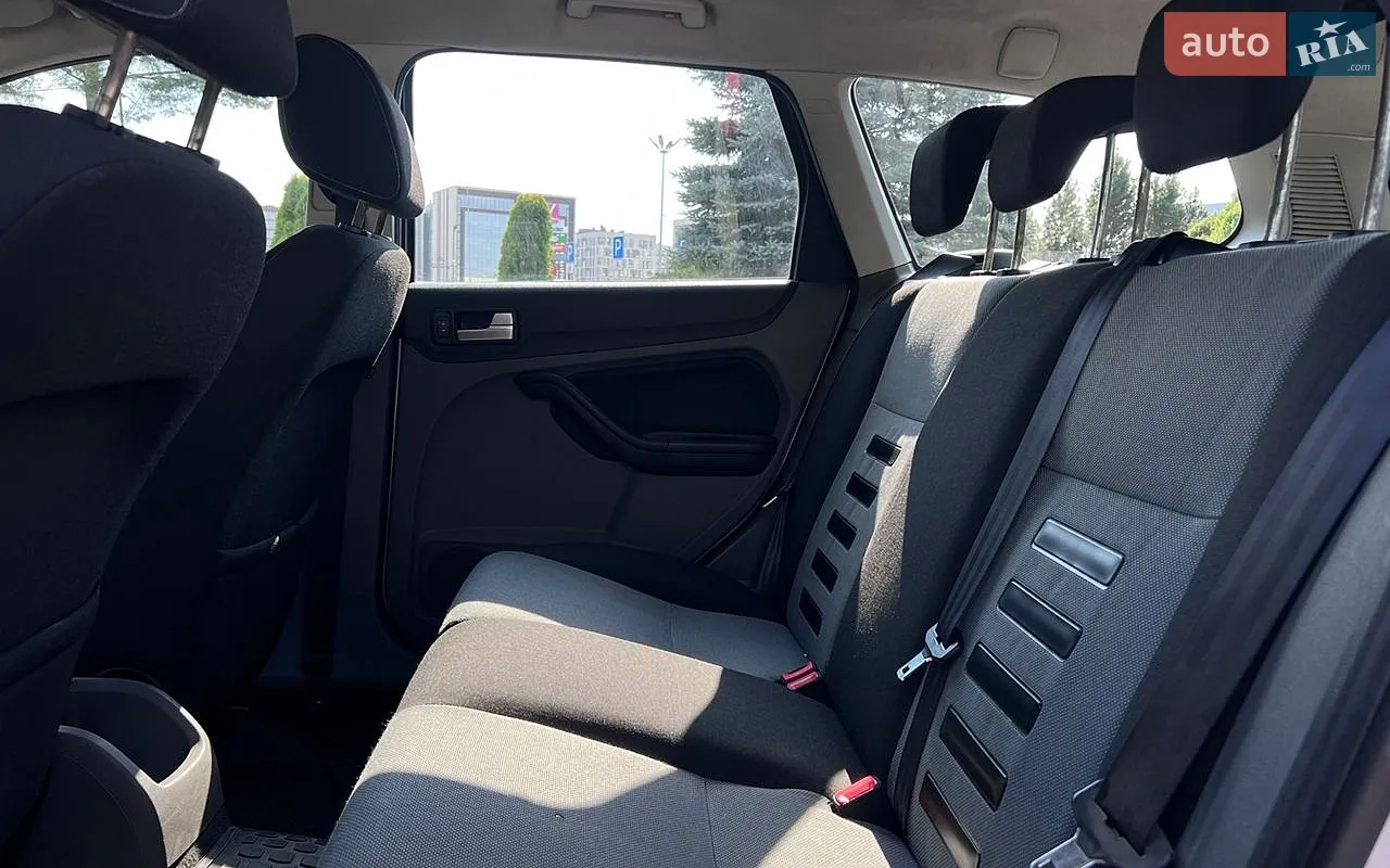 2010 Ford Focus - мініатюра 19