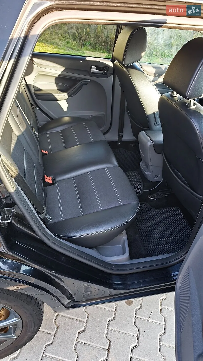 2010 Ford Focus - мініатюра 9