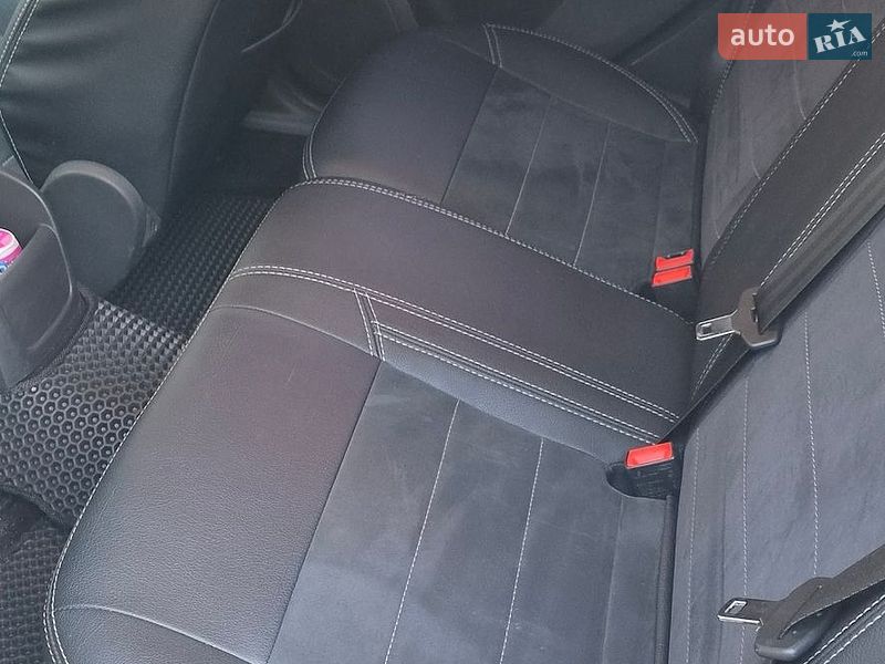 Хетчбек Ford Focus 2015 в Дніпрі