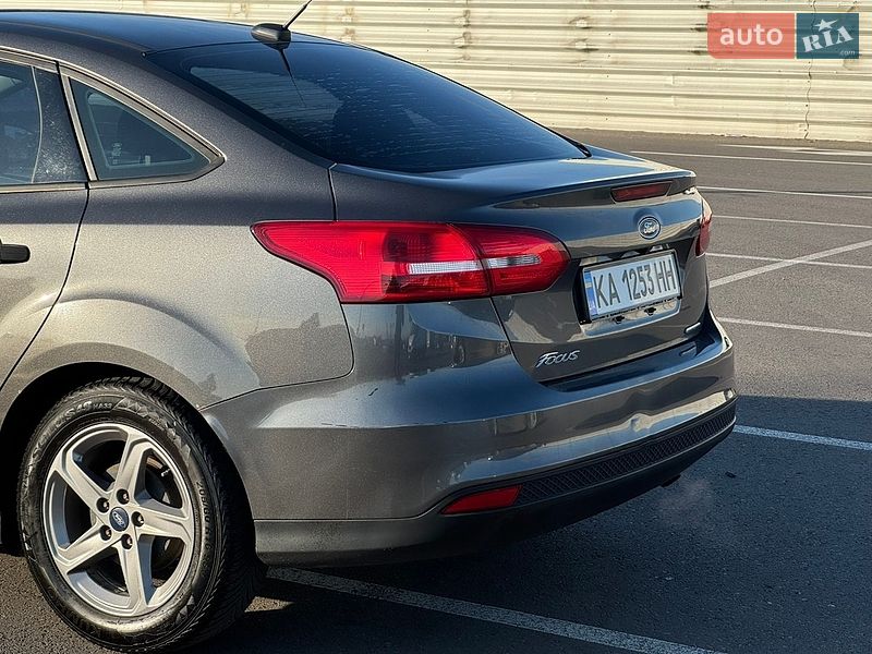 Седан Ford Focus 2015 в Львові