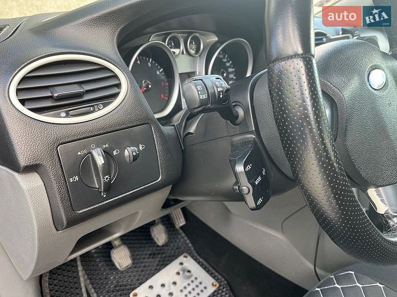 Хэтчбек Ford Focus 2011 в Львове