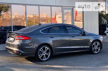 Седан Ford Fusion 2017 в 