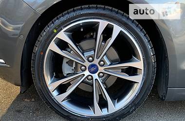 Седан Ford Fusion 2017 в 
