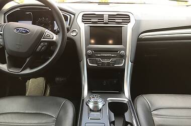 Седан Ford Fusion 2017 в 